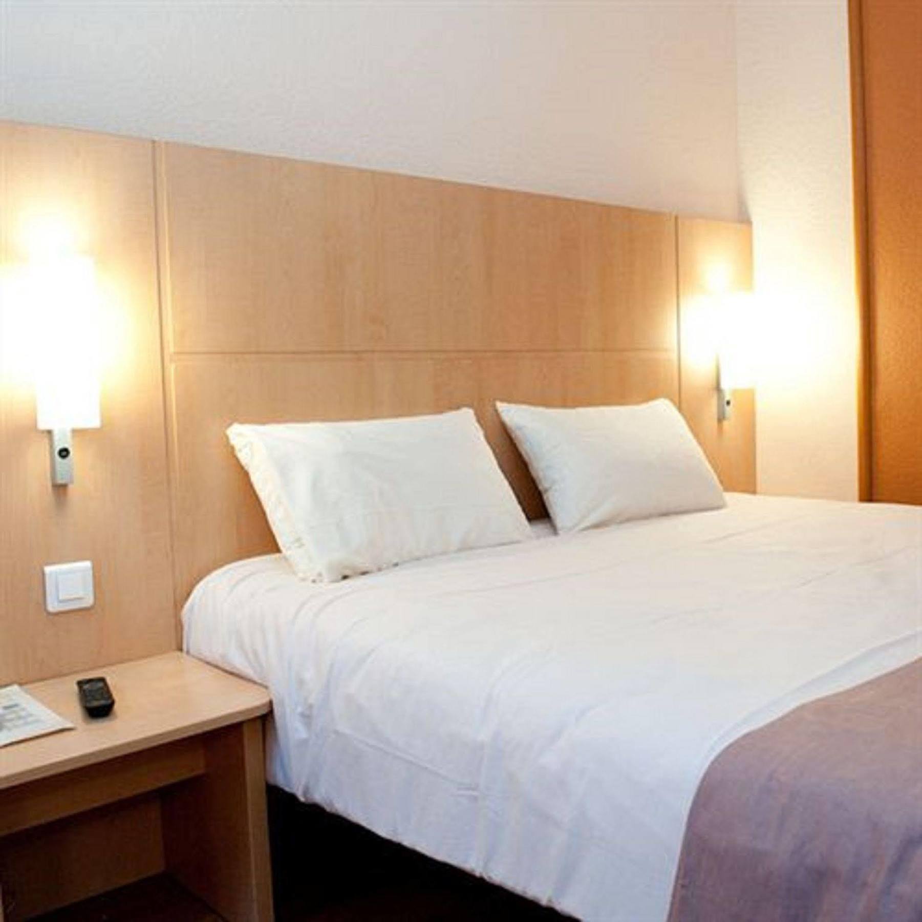 Egg Hotel Gonesse Exteriér fotografie